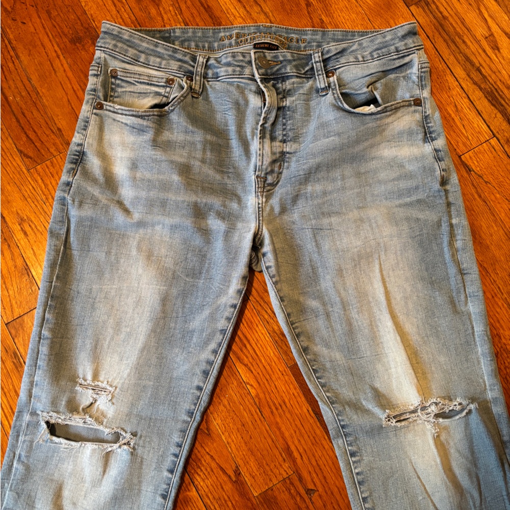 Men’s distressed jeans